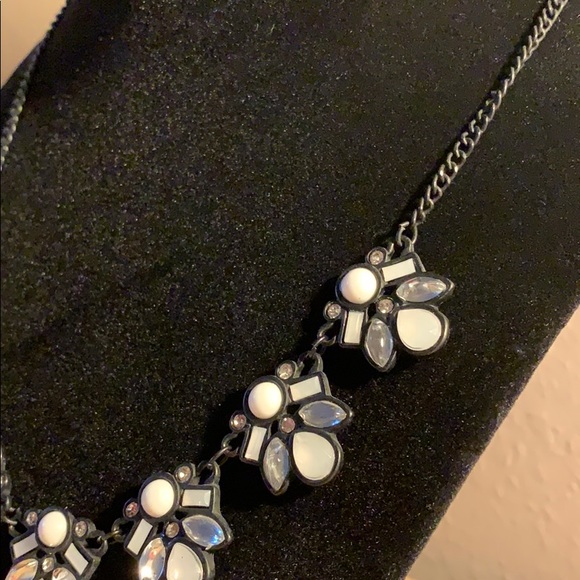 Black necklace - Picture 3 of 4